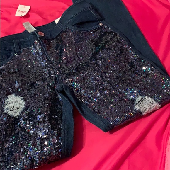 Jeans - Picture 3 of 3